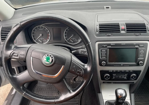 Skoda Octavia cena 16500 przebieg: 222000, rok produkcji 2010 z Poznań małe 16